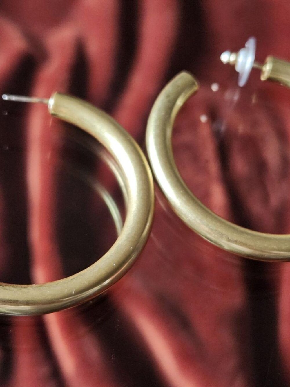 Madewell matte gold large "C hoop" earrings. - Picture 2 of 3